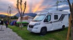 Reisemobile auf dem Campingplatz im Friaul.