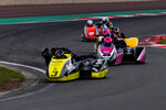 Sidecar-Festival in der Motorsport-Arena Oschersleben: Vorne das spätere Siegergespann von Markus Schlosser und Luca Schmidt in der WM-Klasse. 